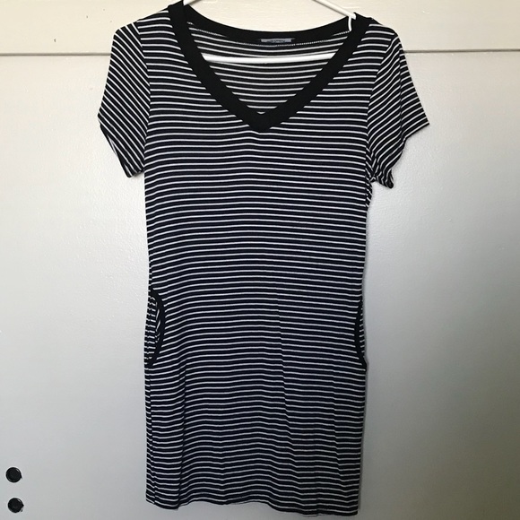 V-neck dress - Picture 1 of 3